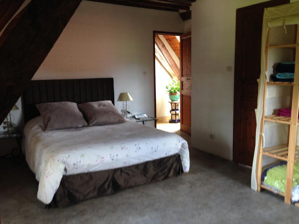 La Baronnie Bed and Breakfast Vieux-Pont Δωμάτιο φωτογραφία